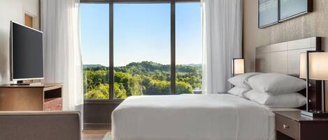 1 bedroom, hypo-allergenic bedding, desk, laptop workspace