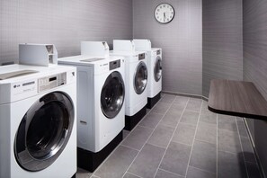 1 dormitorio, ropa de cama hipoalergénica, caja fuerte y escritorio