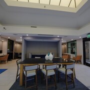 Holiday Inn Express & Suites Santa Clara-Silicon Valley by IHG