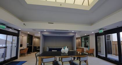 Holiday Inn Express & Suites Santa Clara-Silicon Valley by IHG