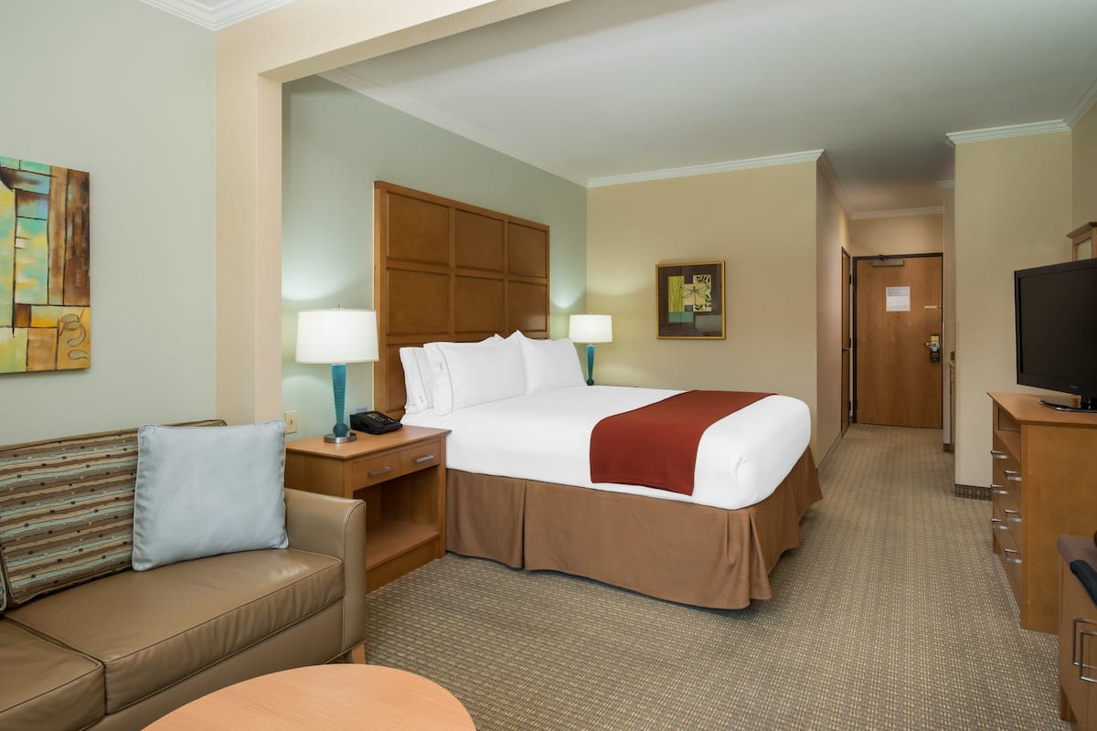 In-room safe, desk, laptop workspace, iron/ironing board