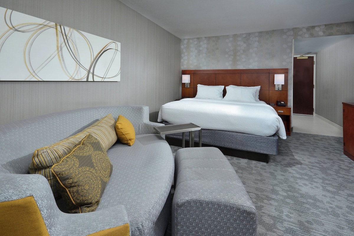Pillow-top beds, desk, laptop workspace, iron/ironing board