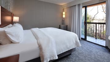 Colchones con pillow-top, escritorio y espacio para trabajar con laptop