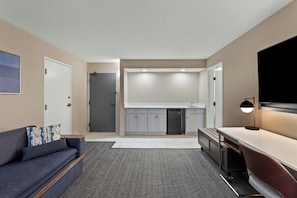 Suite, 1 Bedroom | Hypo-allergenic bedding, desk, blackout curtains, iron/ironing board