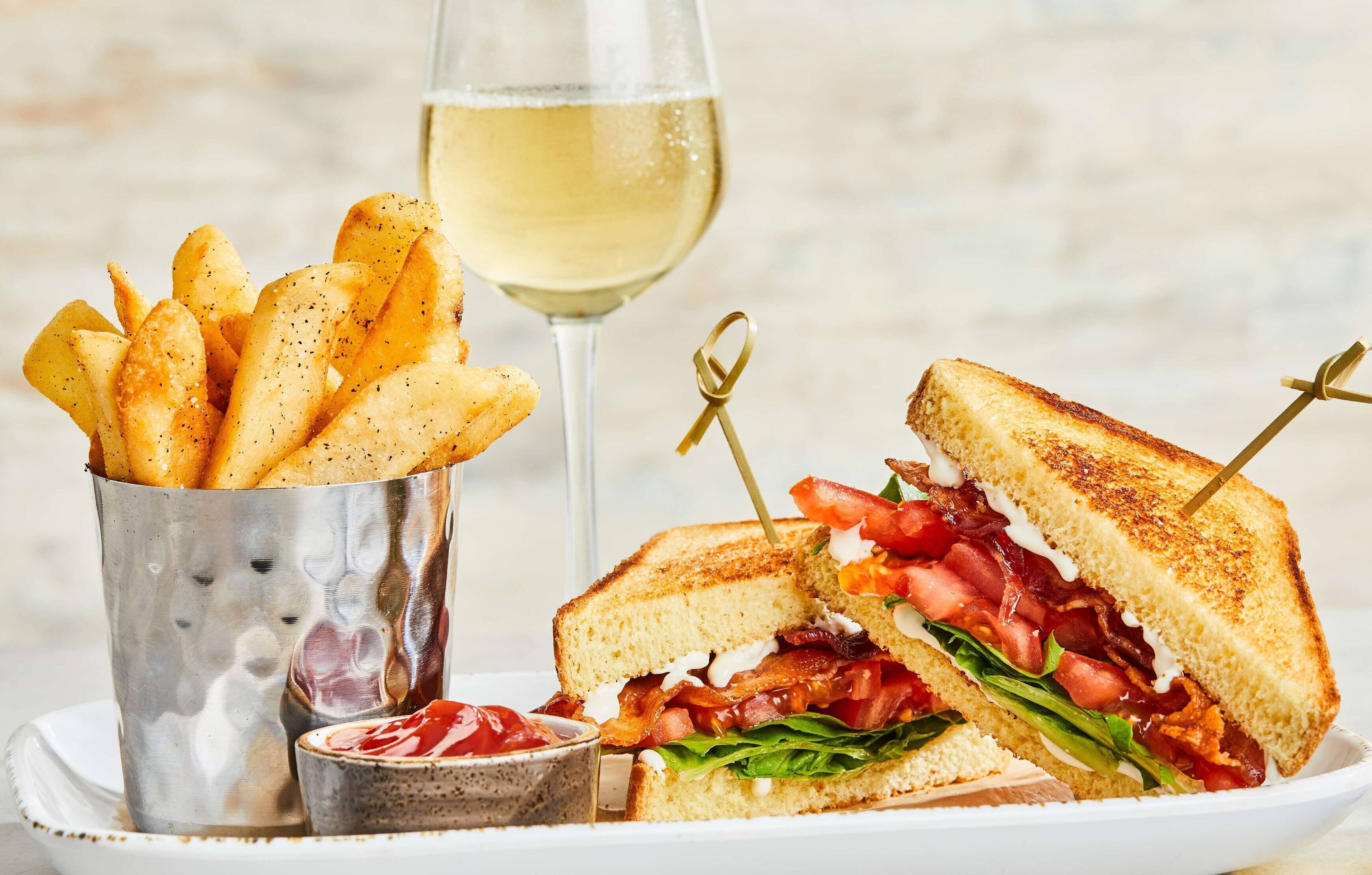 breakfast and dinner served, american cuisine