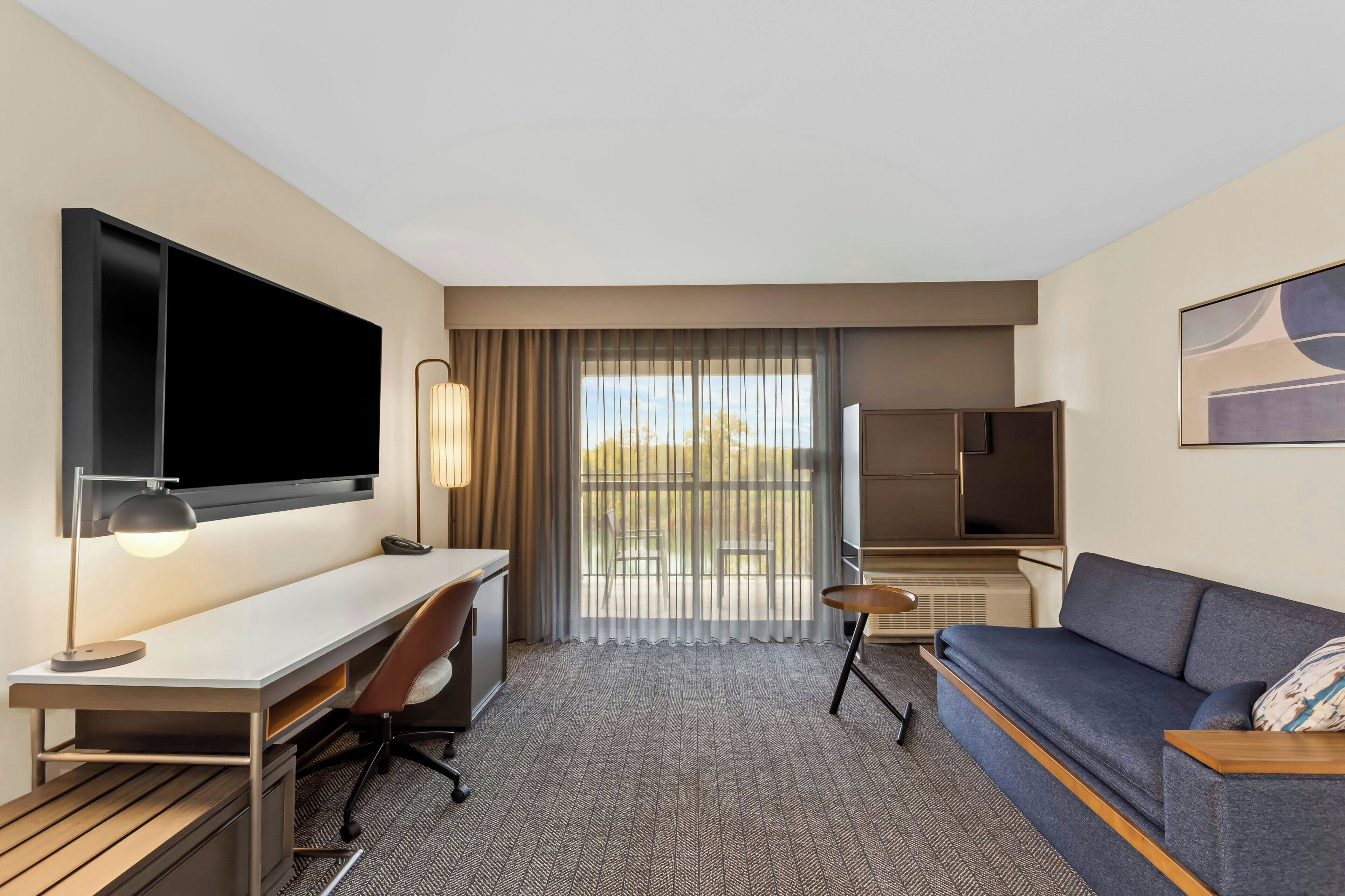 Værelse - 1 kingsize-seng med sovesofa - balkon | Allergivenligt sengetøj, skrivebord, mørklægningsgardiner