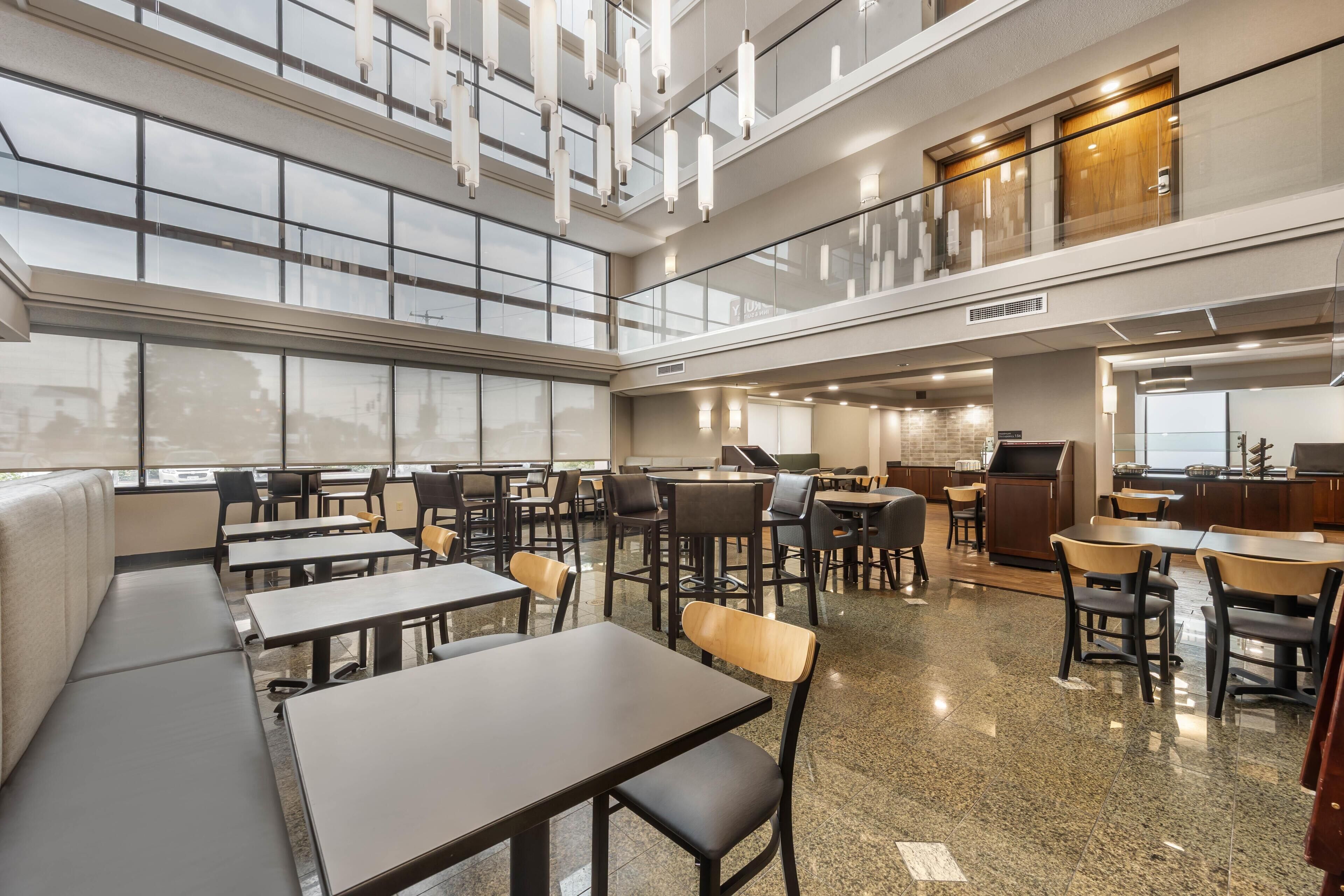 Sudah termasuk sarapan prasmanan setiap hari