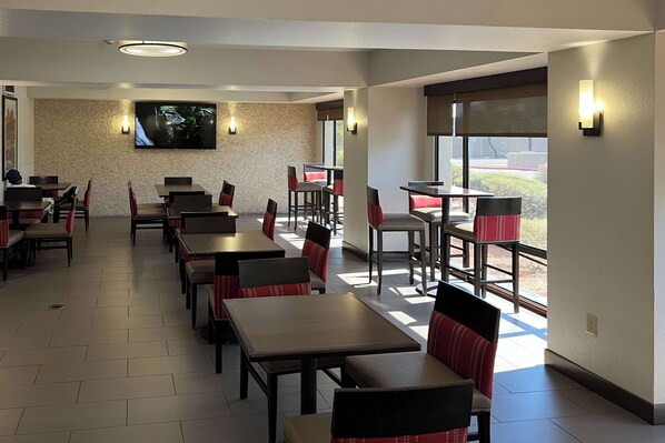 Free daily on-the-go breakfast  - Comfort Inn I-10 West at 51st Ave (Phoenix)