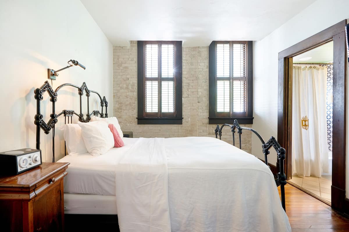Chambre Deluxe, 1 grand lit, accessible aux personnes à mobilité réduite (Queen Suite (QS))