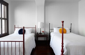 Superior-rum - 2 queensize-sängar (Double Queen (QQ)) | Sängtillbehör av högsta kvalitet, minibar och individuell inredning