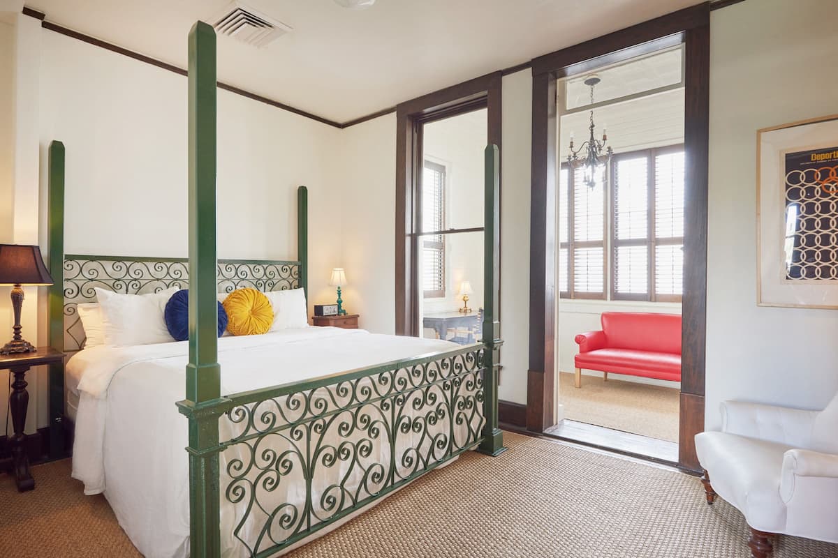 Chambre Deluxe, 1 trÚs grand lit, accessible aux personnes à mobilité réduite (King Suite (KS))