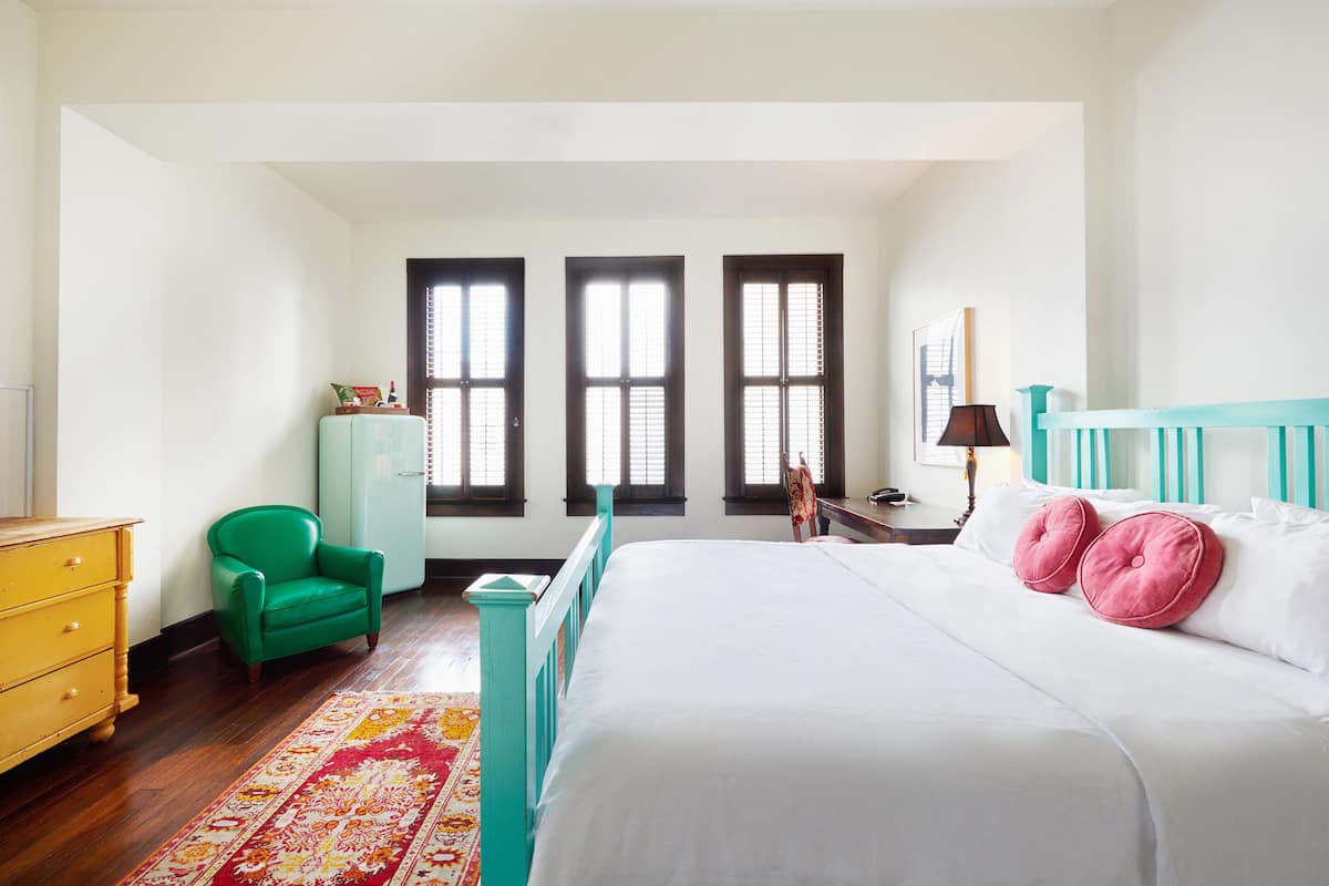 Chambre Supérieure, 1 trÚs grand lit, accessible aux personnes à mobilité réduite (Havana King (HK))