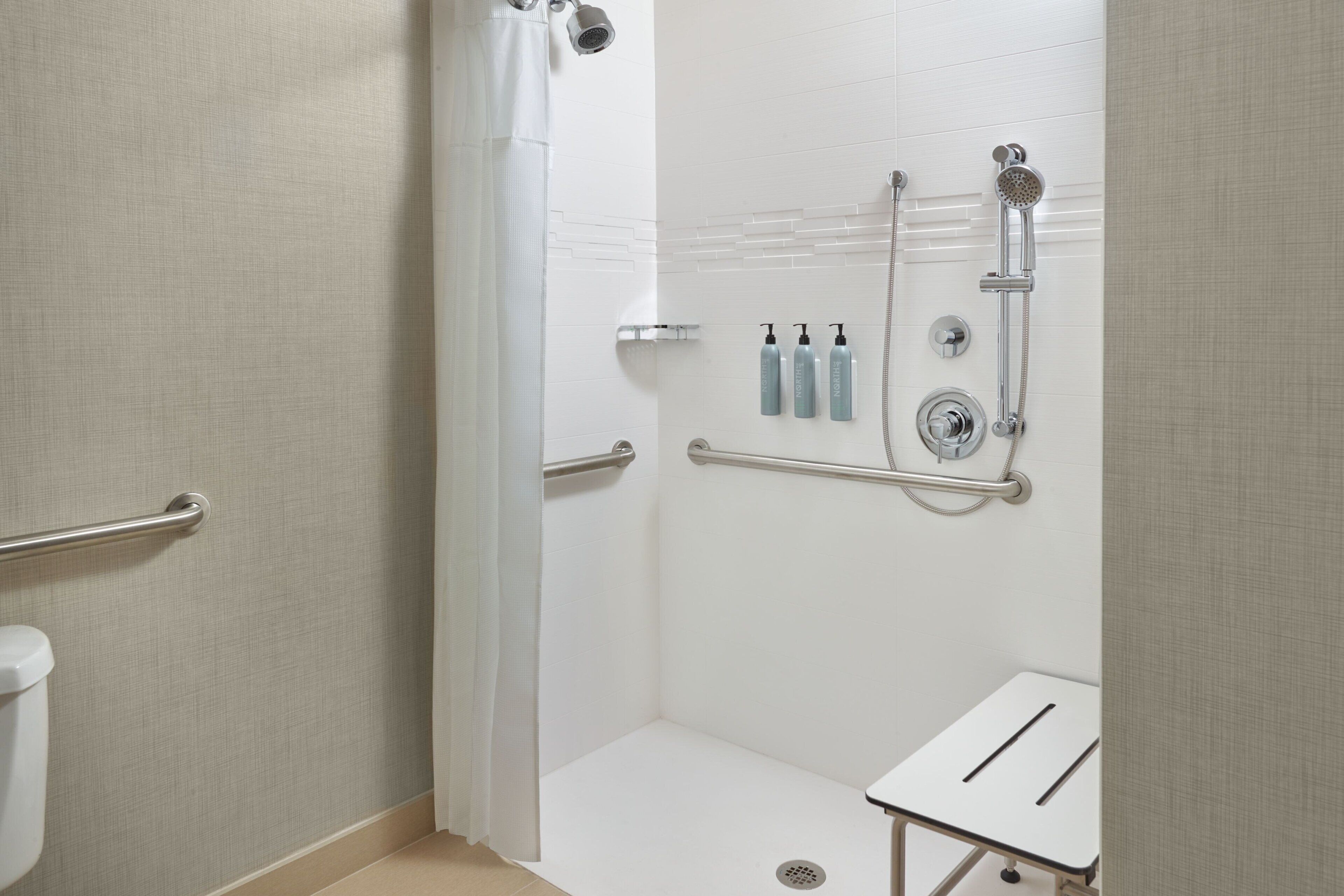 studio, 1 queen bed with sofa bed, non smoking | bathroom | combined shower/bathtub, free toiletries, hair dryer, towels