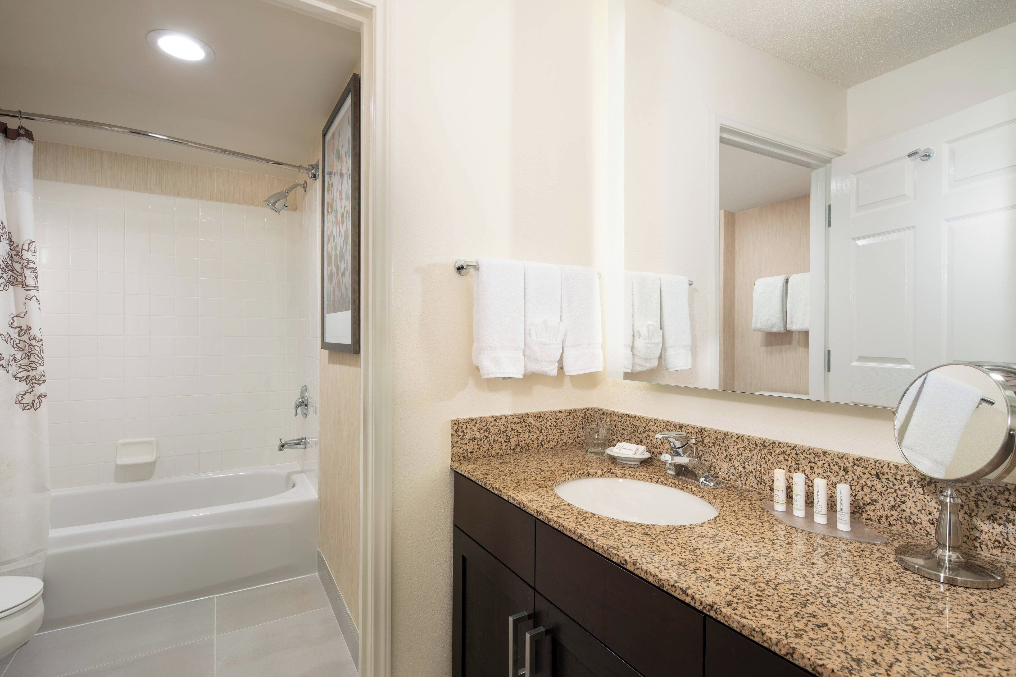 suite, 2 bedrooms, non smoking | bathroom | hair dryer, towels