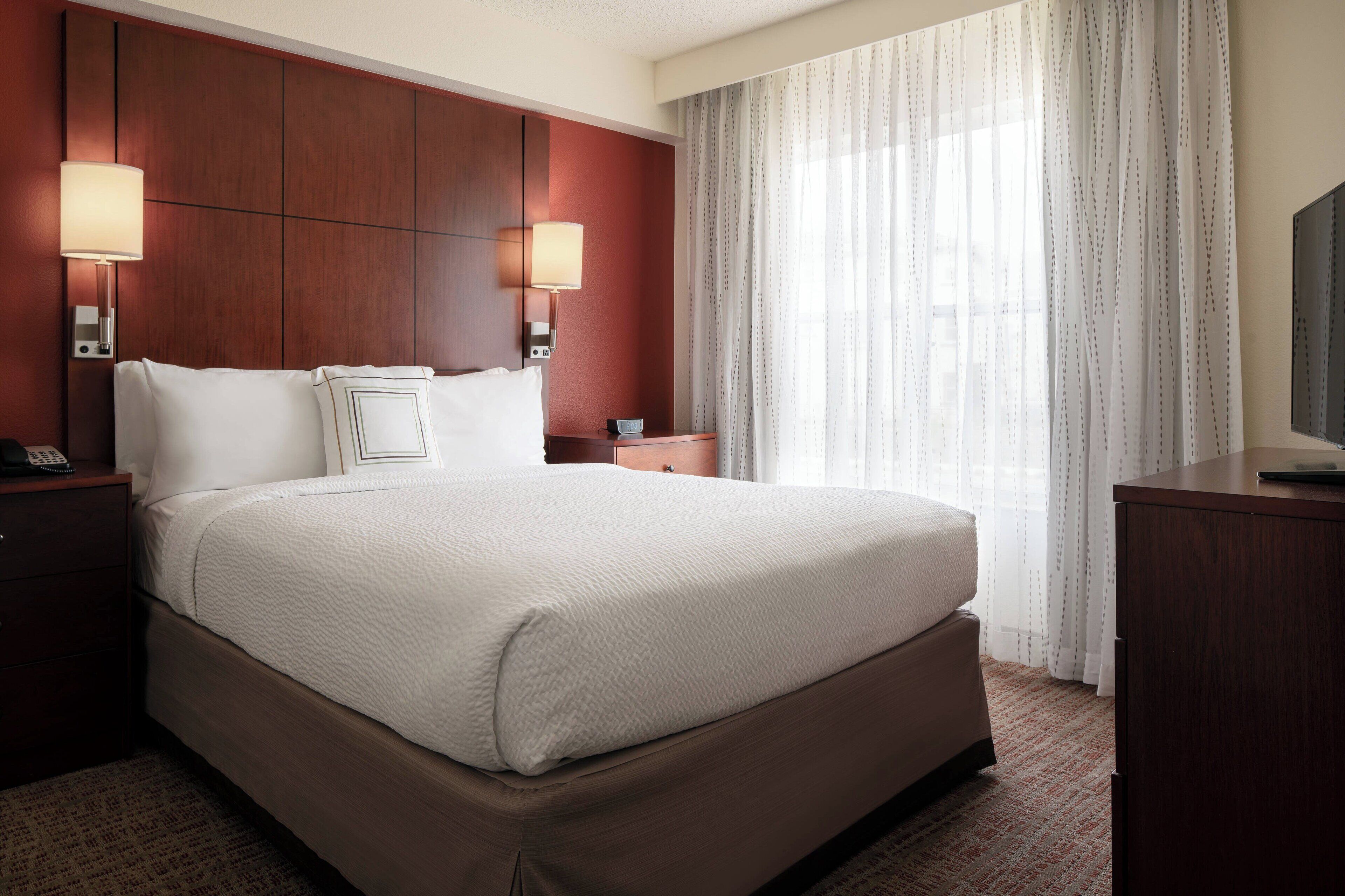 suite, 2 bedrooms, non smoking | desk, iron/ironing board, rollaway beds, free wifi