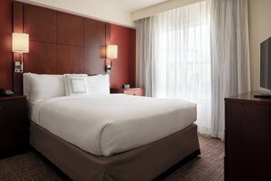 Desk, iron/ironing board, rollaway beds, free WiFi