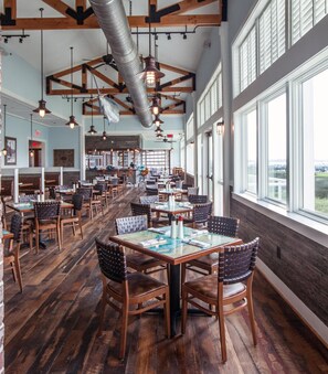 2 restaurants, lunch served