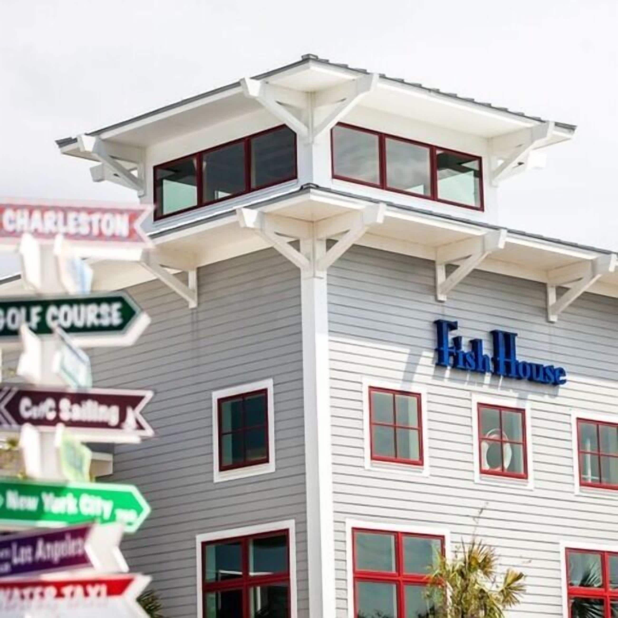 2 restaurants, lunch served