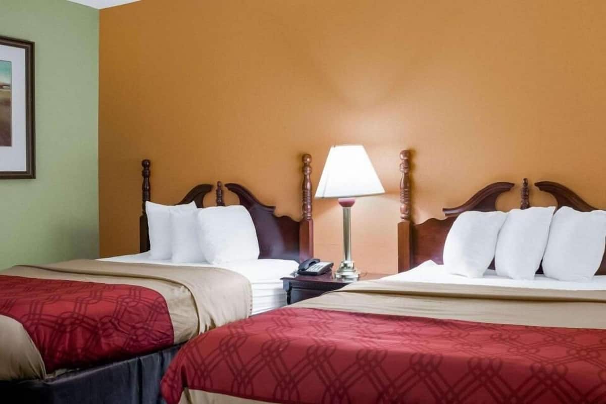 Pillowtop beds, desk, iron/ironing board, free WiFi