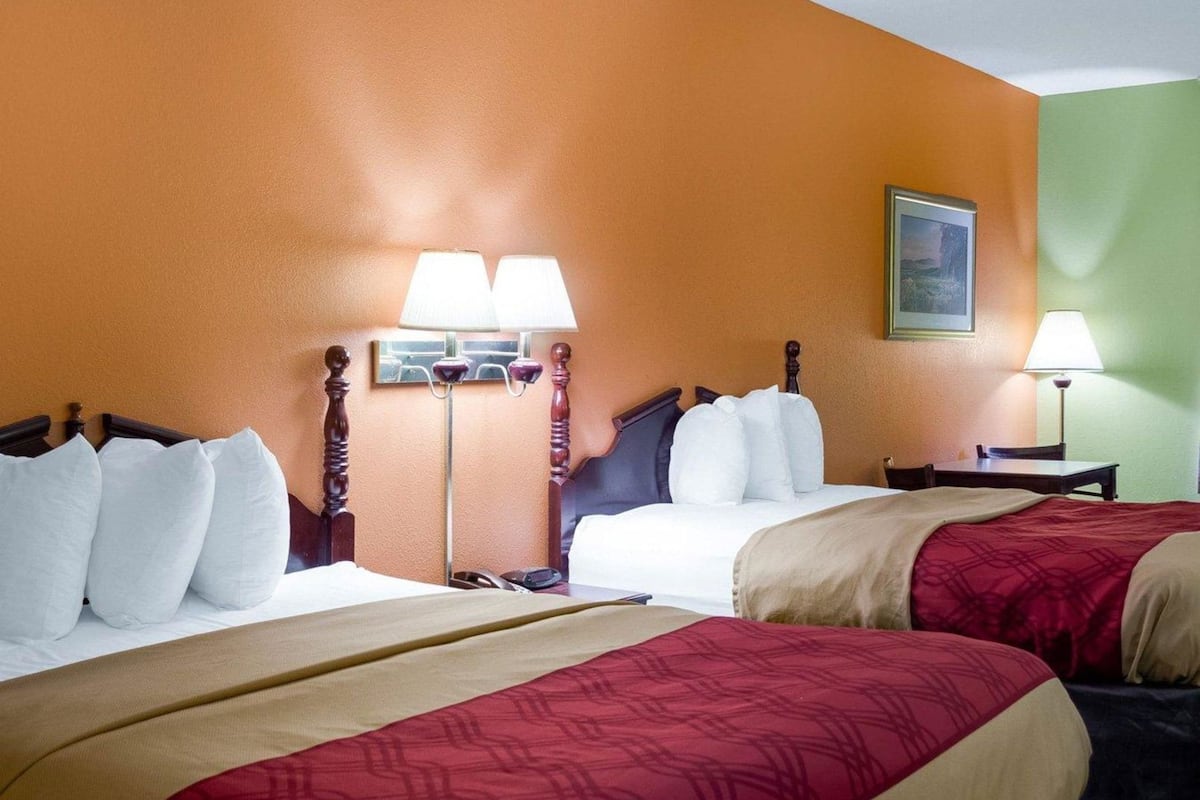 Pillowtop beds, desk, iron/ironing board, free WiFi