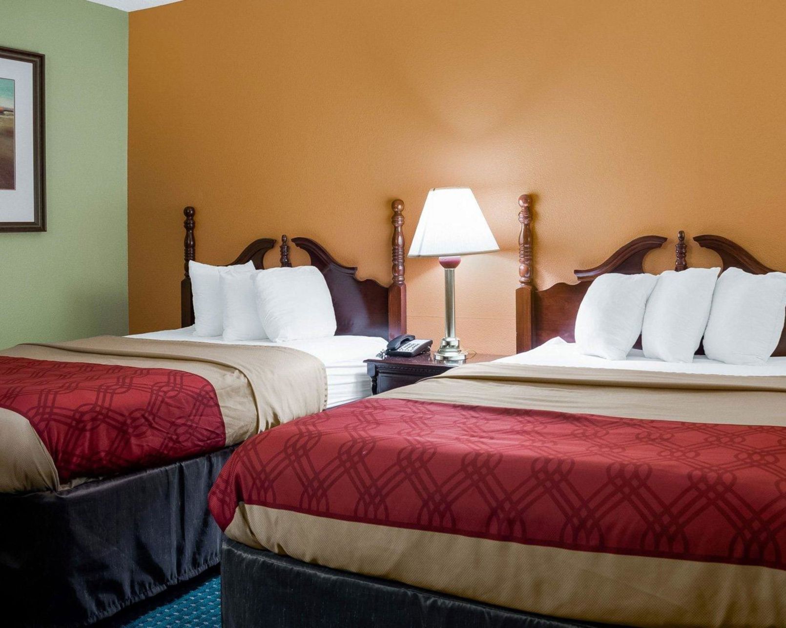 Pillowtop beds, desk, iron/ironing board, free WiFi