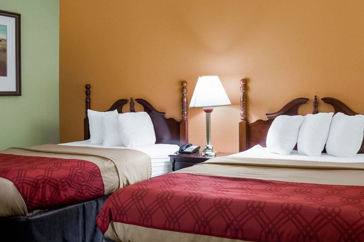 Pillowtop beds, desk, iron/ironing board, free WiFi