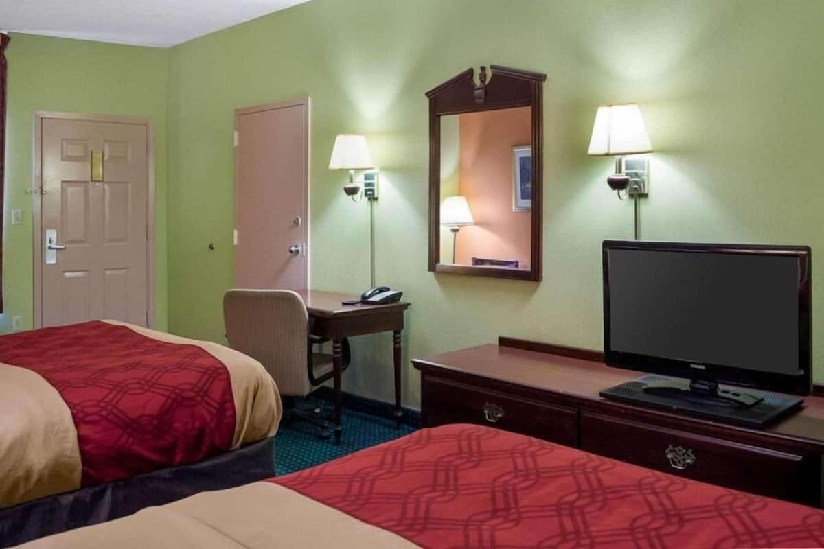 أسرّة بطبقة علوية مريحة ومكتب ومكواة/لوح كي وواي فاي مجانًا