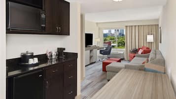 Suite, 1 cama King size, para no fumadores | Caja de seguridad en la habitación y escritorio