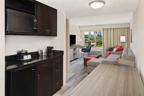 Suite, 1 King Bed, Non Smoking | In-room safe, desk, laptop workspace, blackout drapes - Hampton Inn Atlanta-Georgia Tech-Downtown (Atlanta)