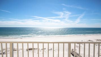 1 bedroom, pillow-top beds, desk, laptop workspace