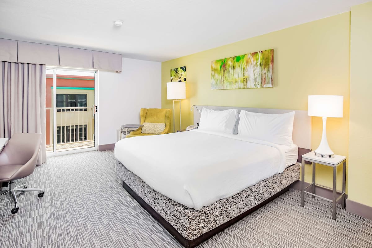 Room, 1 King Bed, Accessible, Bathtub (Mobility & Hearing) | 1 bedroom, pillowtop beds, desk, laptop workspace