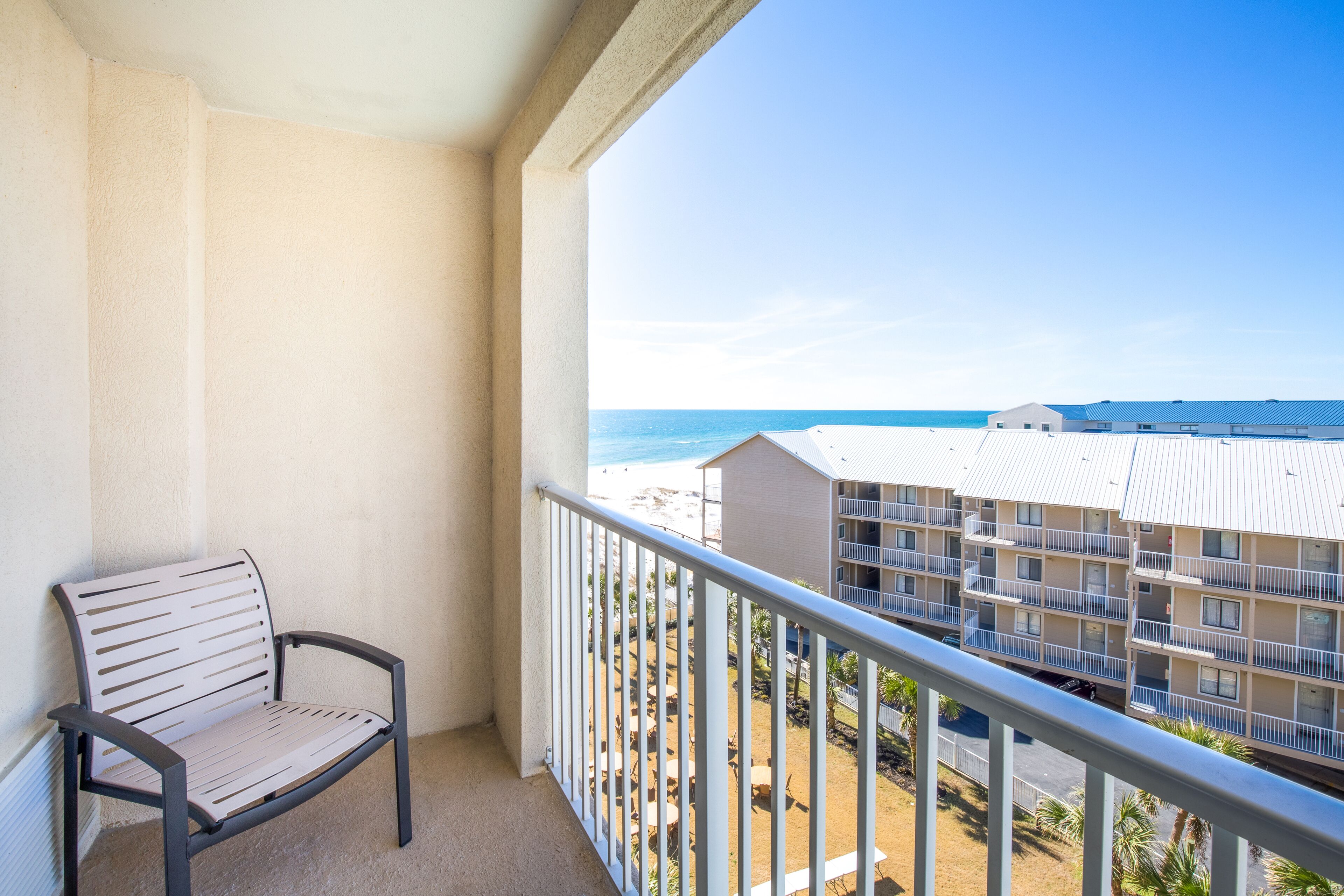 Phòng, 2 giường cỡ queen, quang cảnh hồ bơi | Quang cảnh ban công