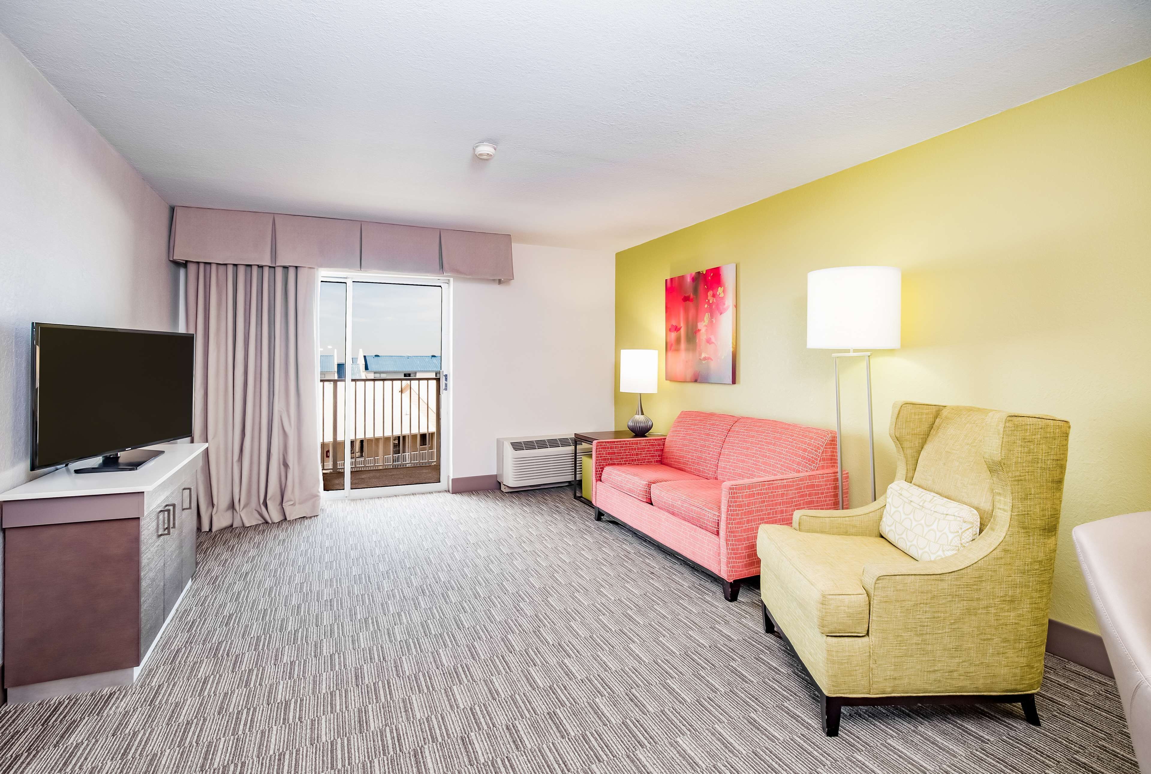 suite, 1 king bed | living area | 32-inch lcd tv with premium tv channels, tv