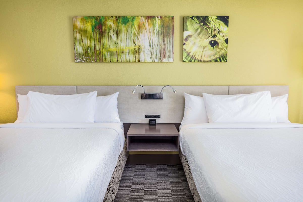 1 bedroom, pillowtop beds, desk, laptop workspace