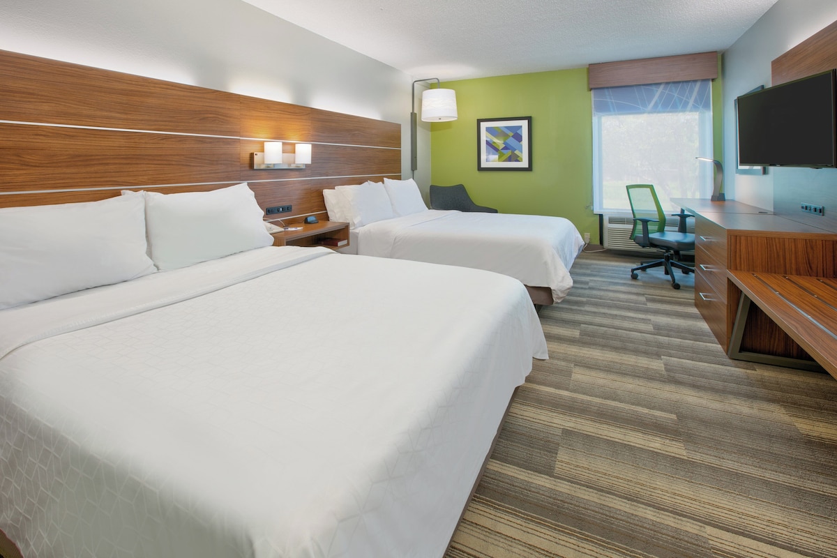 Standard Room, 2 Queen Beds | In-room safe, desk, iron/ironing board, cribs (free)