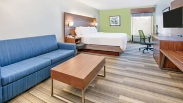 Safe på rommet, skrivebord, strykejern/-brett og barnesenger (inkludert)