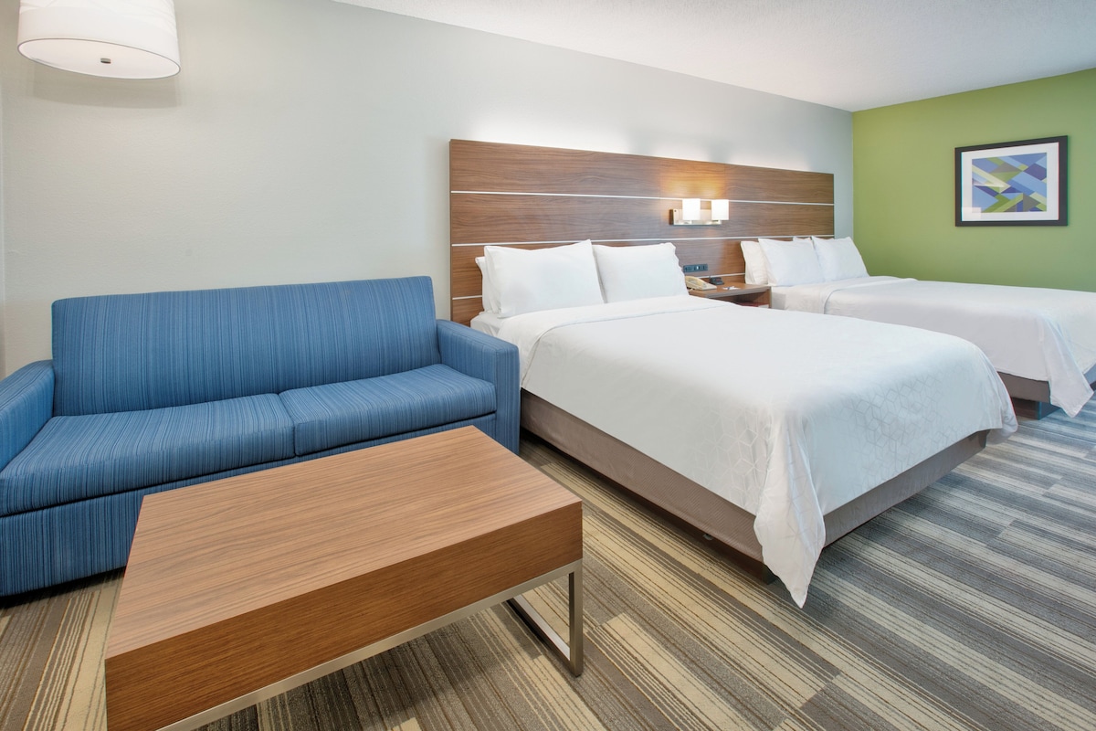 Standard Room, 2 Queen Beds | In-room safe, desk, iron/ironing board, cribs (free)