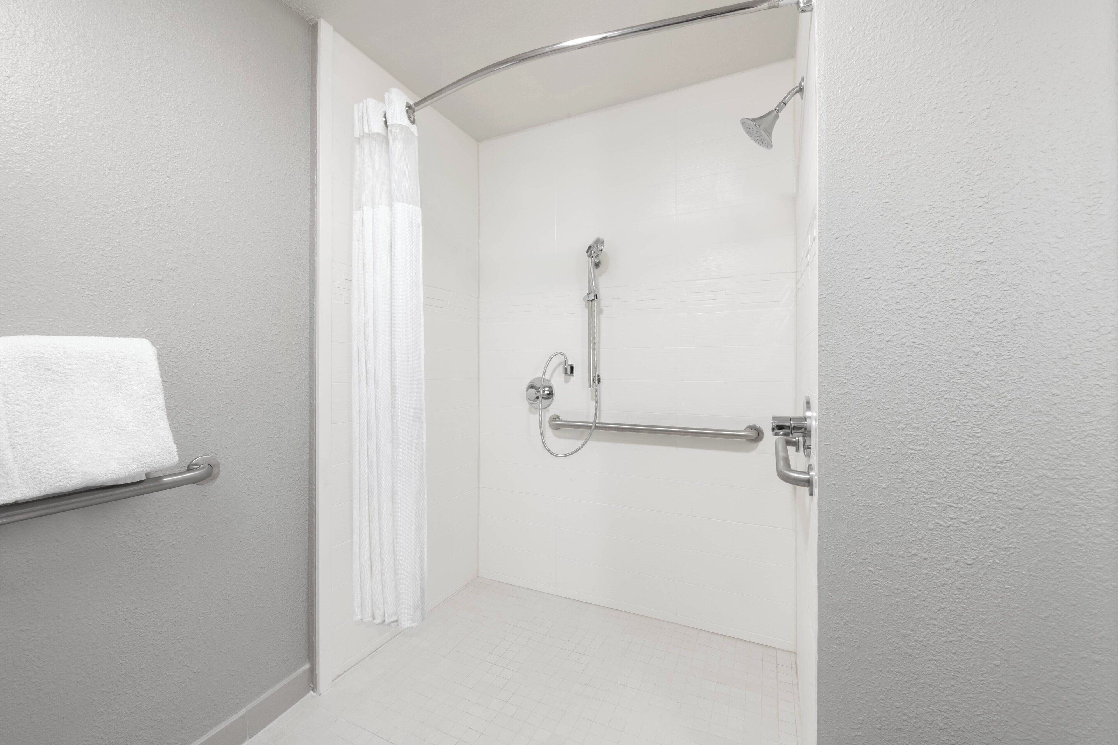 combined shower/bathtub, free toiletries, hair dryer, towels