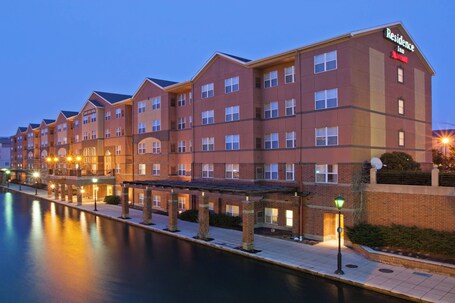 Residence Inn by Marriott Indianapolis Downtown on the Canal - Image 1