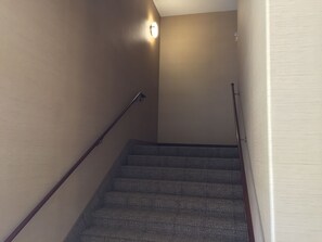 Staircase - Comfort Suites Near Six Flags Magic Mountain (Stevenson Ranch)