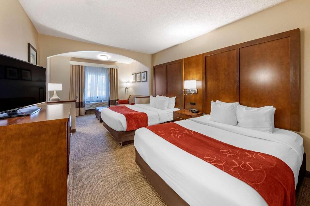 Desk, blackout drapes, iron/ironing board, free WiFi