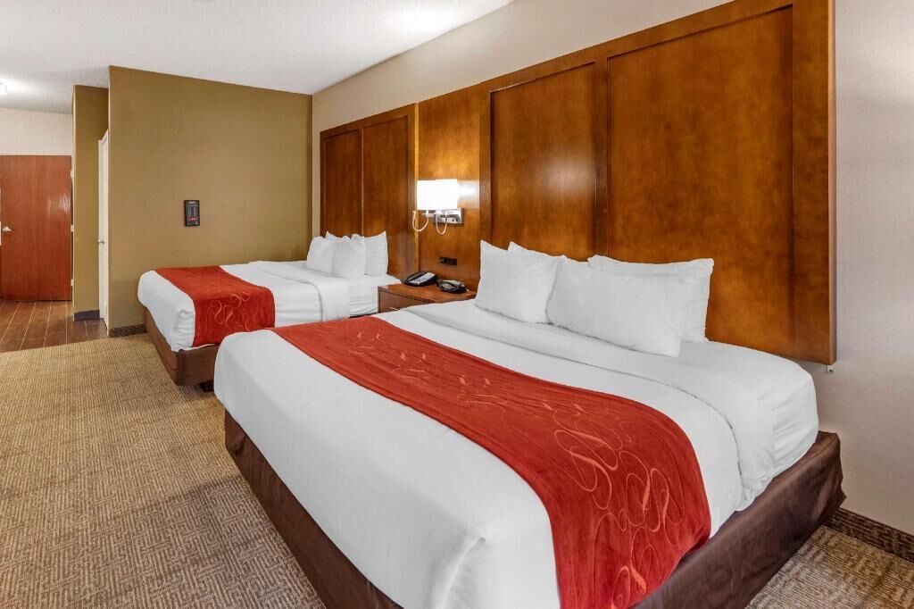 Desk, blackout drapes, iron/ironing board, free WiFi