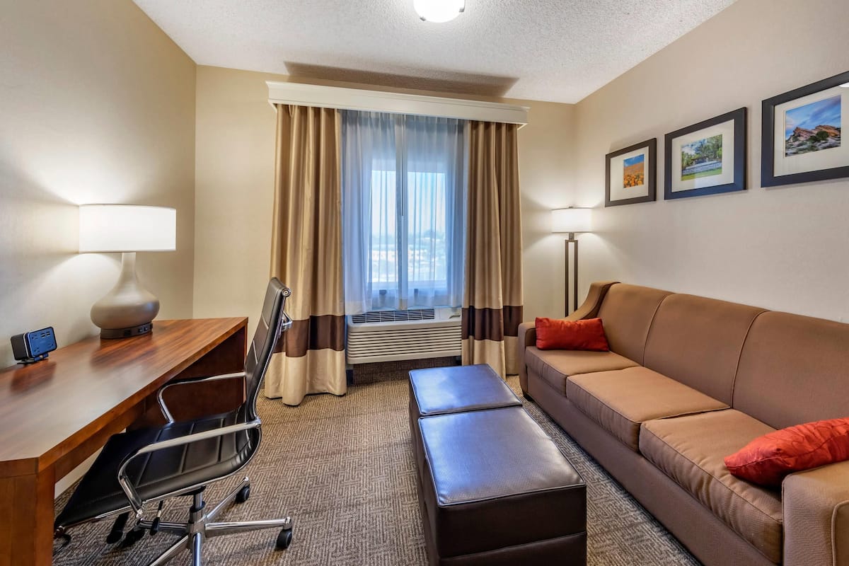 Studio Suite, 1 king bed with sofa bed | Desk, blackout drapes, iron/ironing board, WiFi (free)