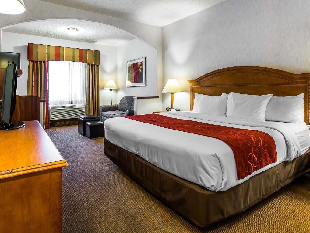 Desk, blackout drapes, iron/ironing board, free WiFi