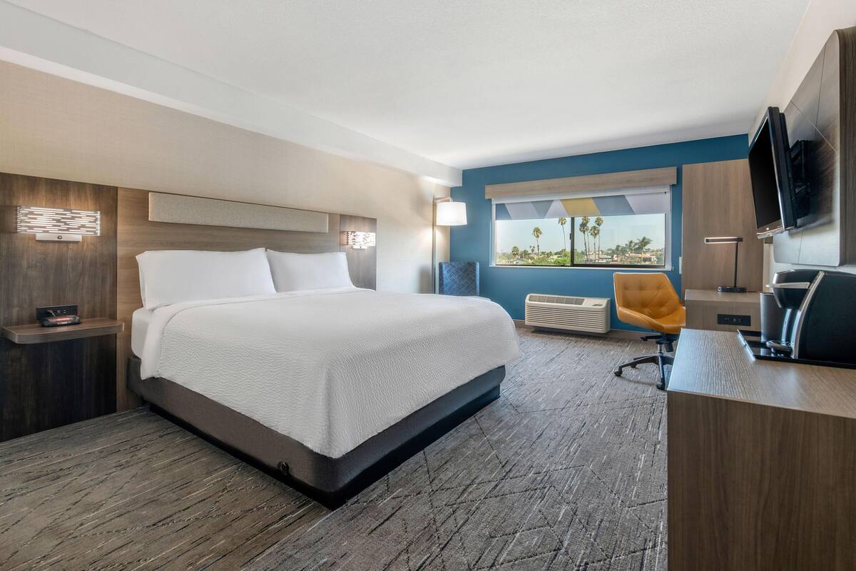 In-room safe, desk, laptop workspace, iron/ironing board