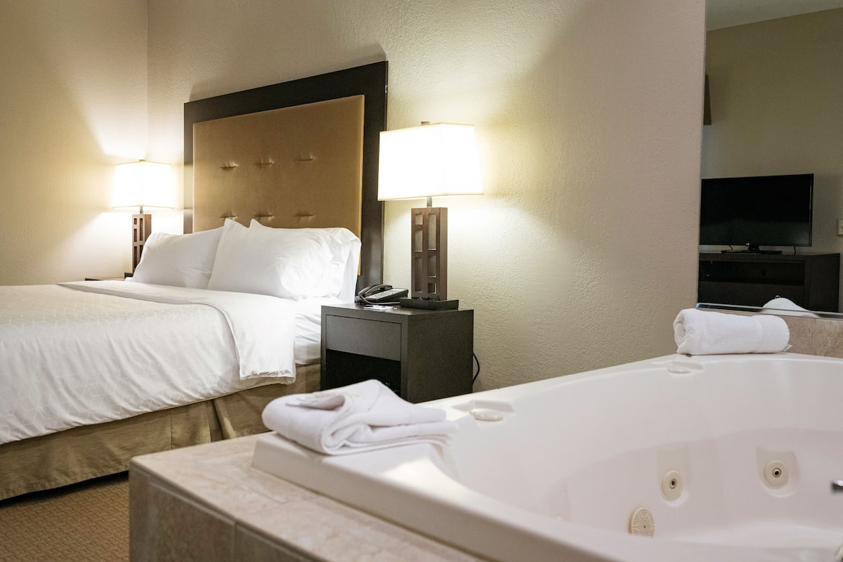 Suite, 1 King-Bett und Schlafsofa, 2 Bäder (Wet Bar) | 1 Schlafzimmer, Schreibtisch, Bügeleisen/Bügelbrett, kostenloses WLAN