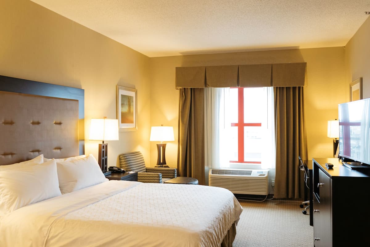 Standard Room, 1 King Bed, Jetted Tub