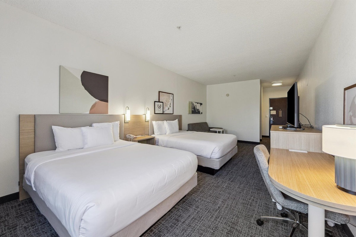 Room, Multiple Beds | Desk, laptop workspace, iron/ironing board, free WiFi