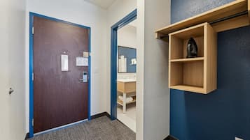 Télévision à écran plat, films à la carte