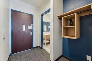 Flat-screen TV, pay movies - Spark by Hilton Houston near the Galleria (Houston)